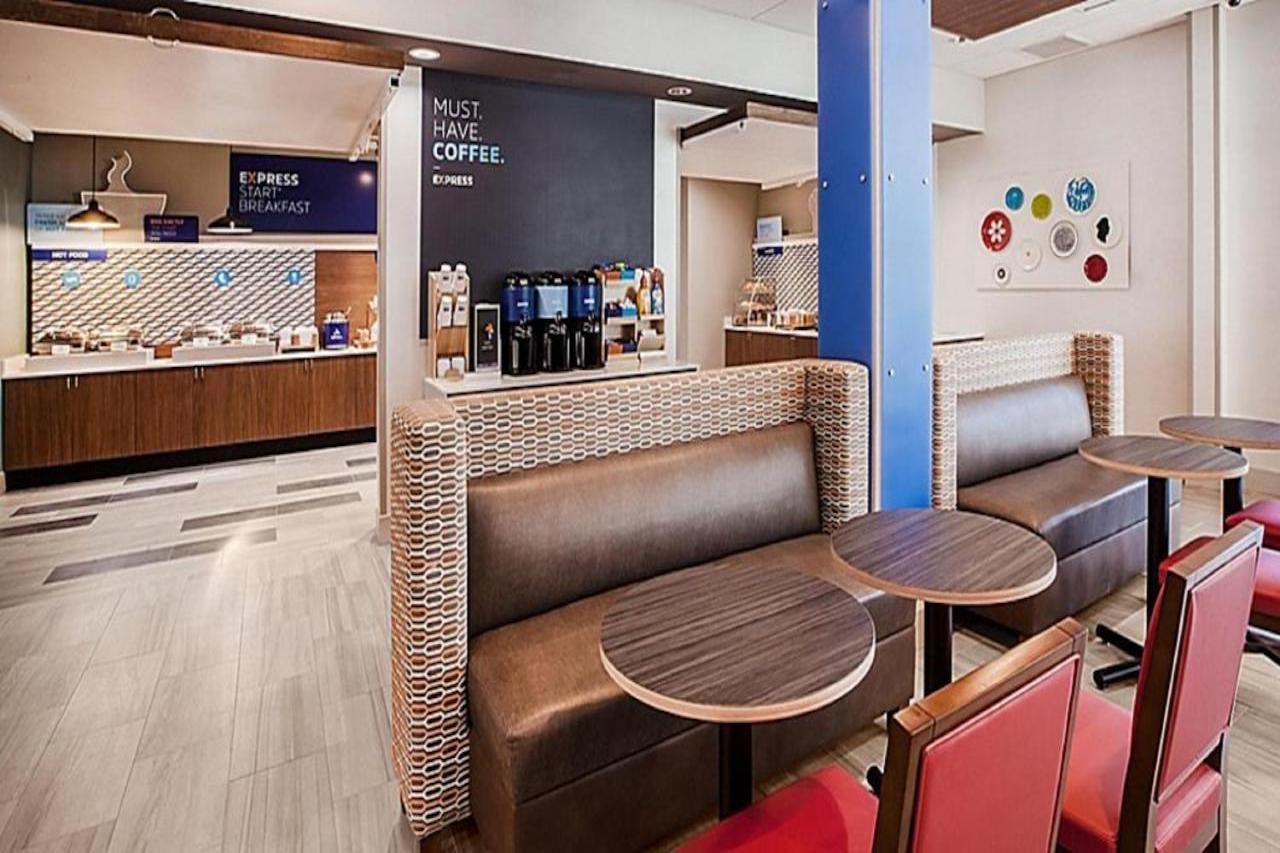 达尔斯智选假日套房酒店 外观 照片